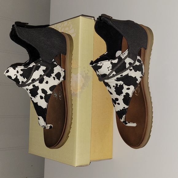 Very G Shoes New Very G Black White Sandals Poshmark